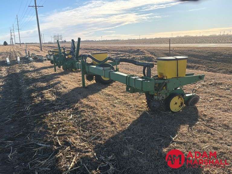 John Deere  7300  4-to-1 Planter - 4R30