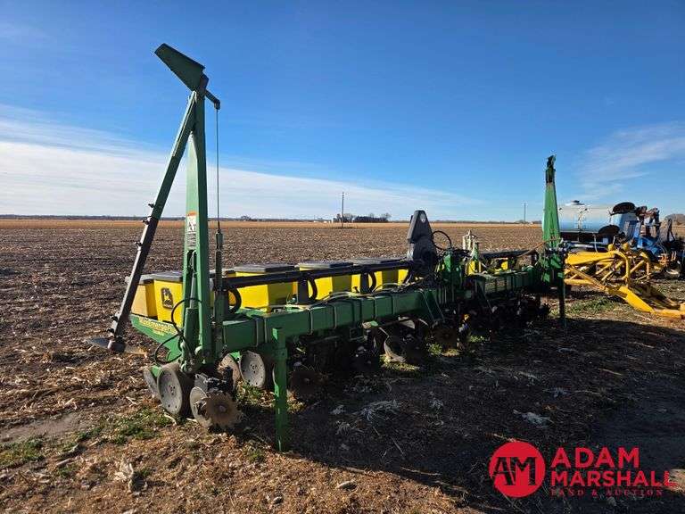 John Deere  1700  Max Emerge Plus Planter - 8R30