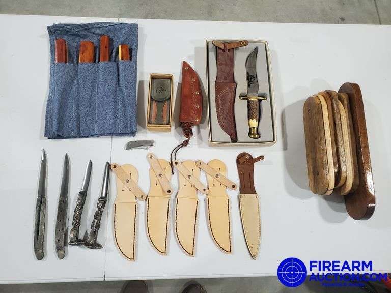 Assorted Fix Blade Knifes w/ Stands & Sheaths