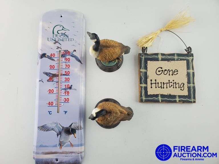 Assorted Hunting Decor