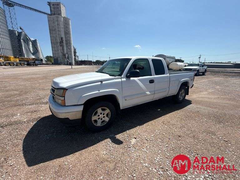 2006  Chevrolet   Silverado 1500  Pickup - Gasoline