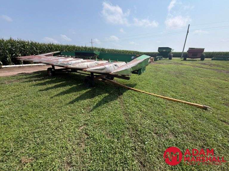John Deere   844  Corn Head - 8R36