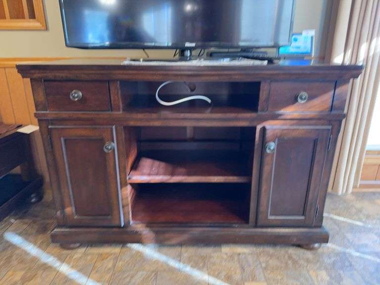 TV Stand, HEAVY AND SOLID