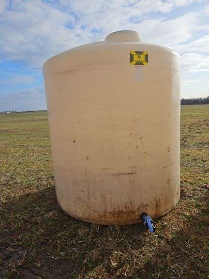 2,000gal poly tank