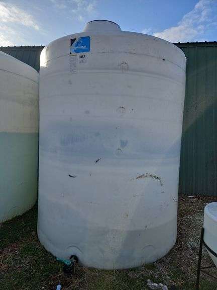 2,500gal poly tank