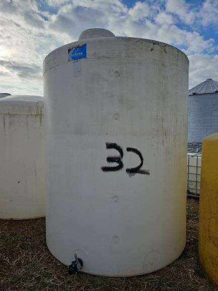 2,500gal poly tank