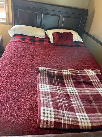 The Vermont Country Store Queen Size Cotton Bed Cover and Blankets/Pillows