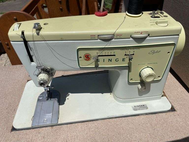 Singer sewing machine and table