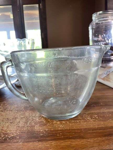 8 Cup Pampered Chef Glass Measuring Bowl