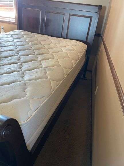 Queen Size Wooden Sleigh Bed With Mattress