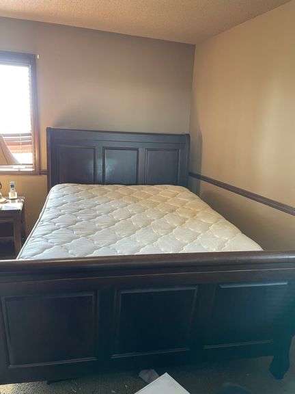 Queen Size Wooden Sleigh Bed With Mattress