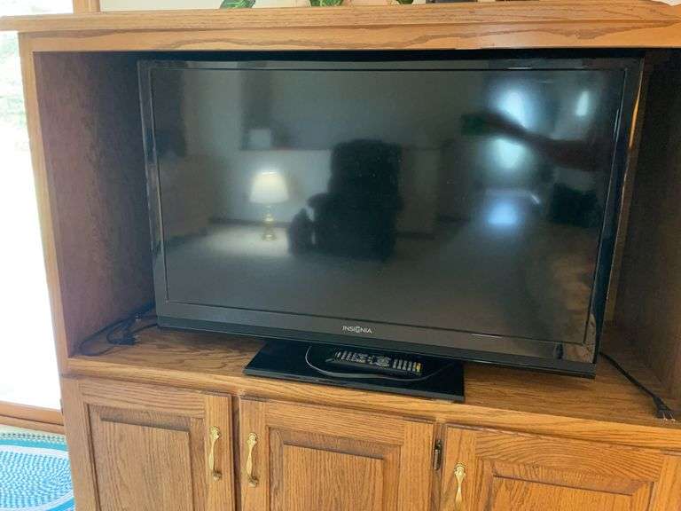 38” Insignia TV