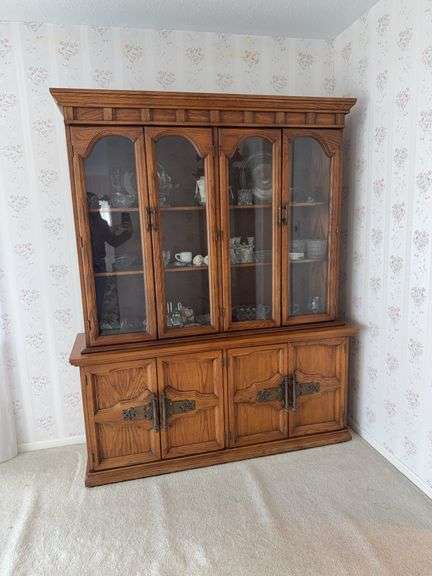 Lighted Hutch (Living Room A)