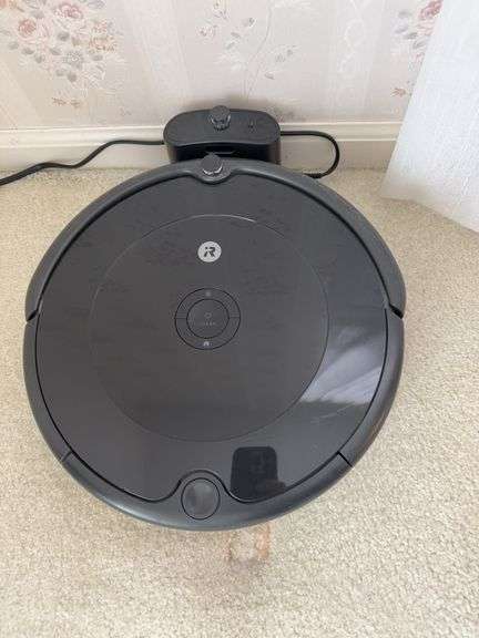 Rumba Vacuum(Living Room A)