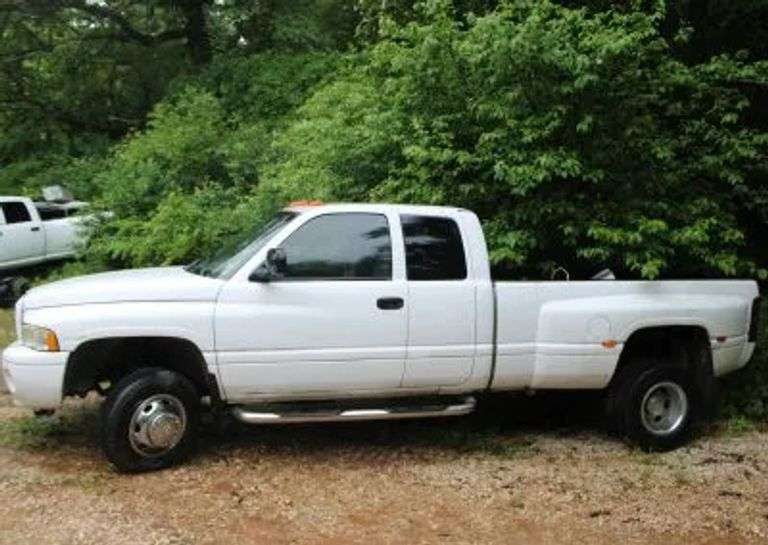 2001 Ram 3500 Ext Cab 4x4 Dually Automatic,185,000 miles w/5.9 Cummins