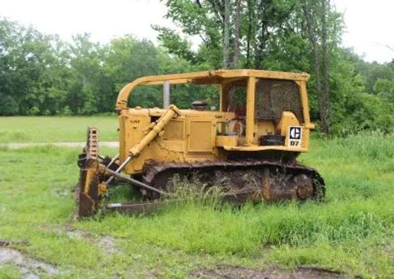 Cat D7 Dozer w/ hitch, 3-spd reverse & 3-spd forward No hour meter (operates great, runs strong)