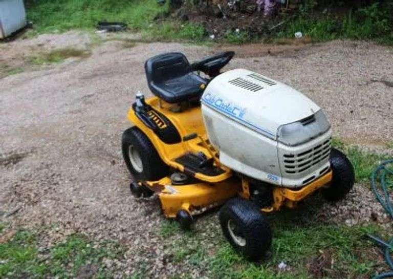 Cub Cadet 1529 Mower w/48" Cut