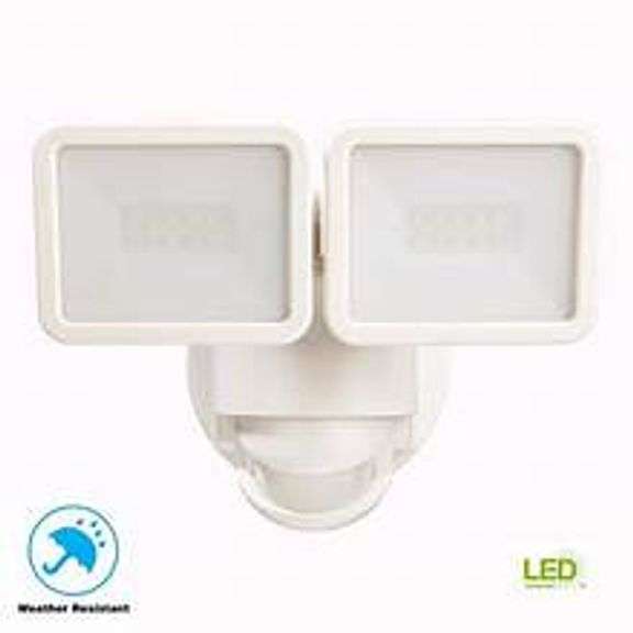 DEFIANT 90 Watt Equivalent 1400 Lumen 180 Degree White Motion Sensing Dusk to Dawn SMD LED Flood Light (1-Pack)
