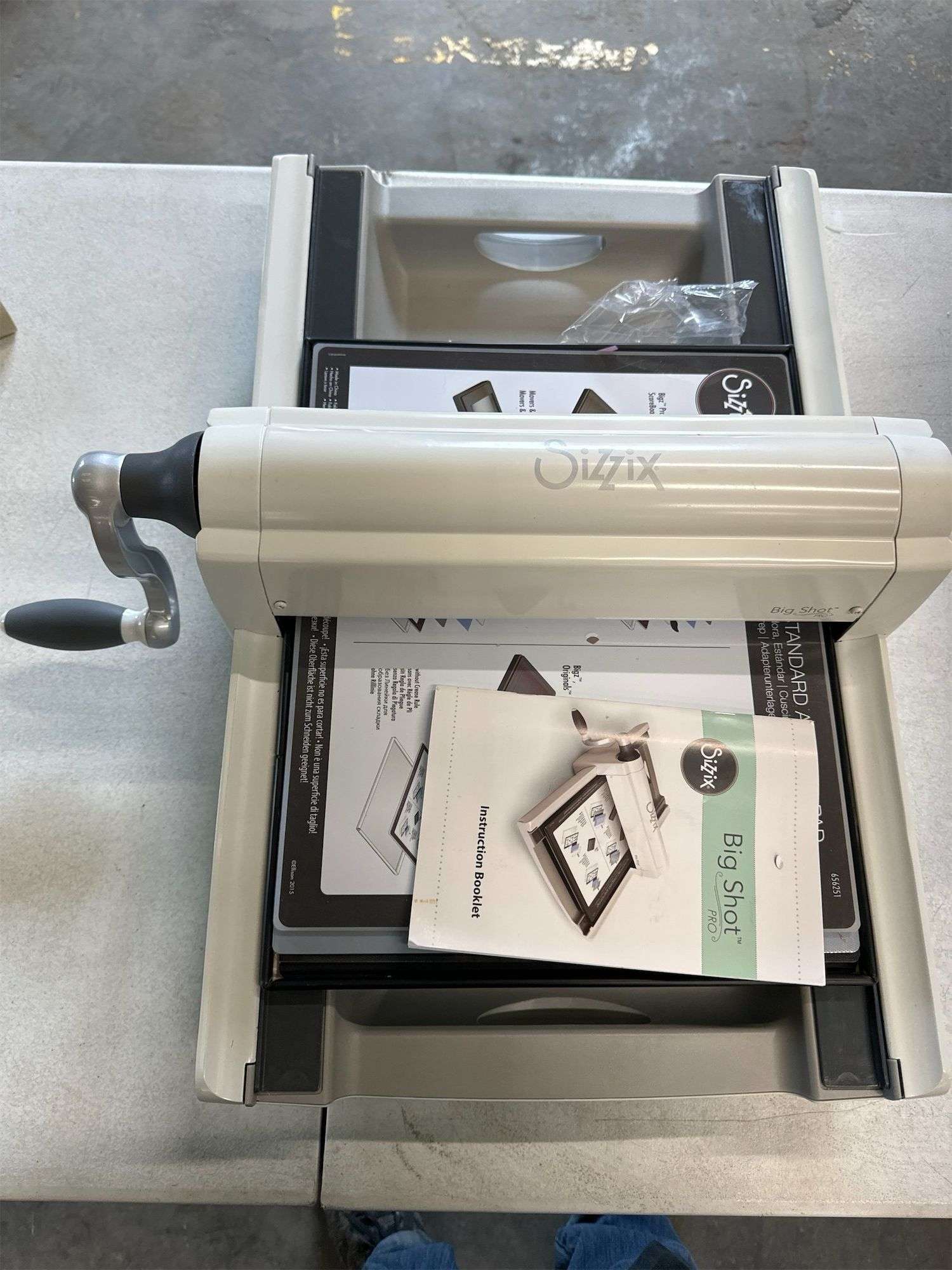 Craftelier Classeur à Embosser, Motif Lunes Et étoiles Pour Scrapbooking Et Travaux Manuels, Compatible Avec Sizzix Big Shot, Big Shot Plus, Revolution, 15 X 20 Cm