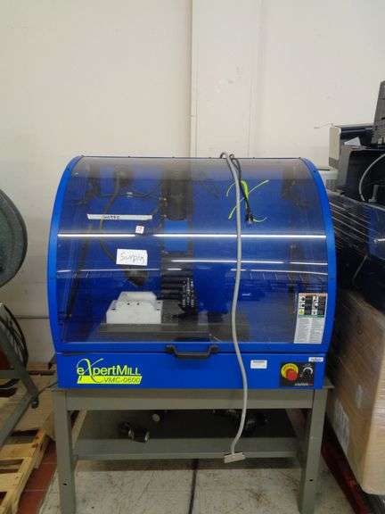 CNC MILLING MACHINE