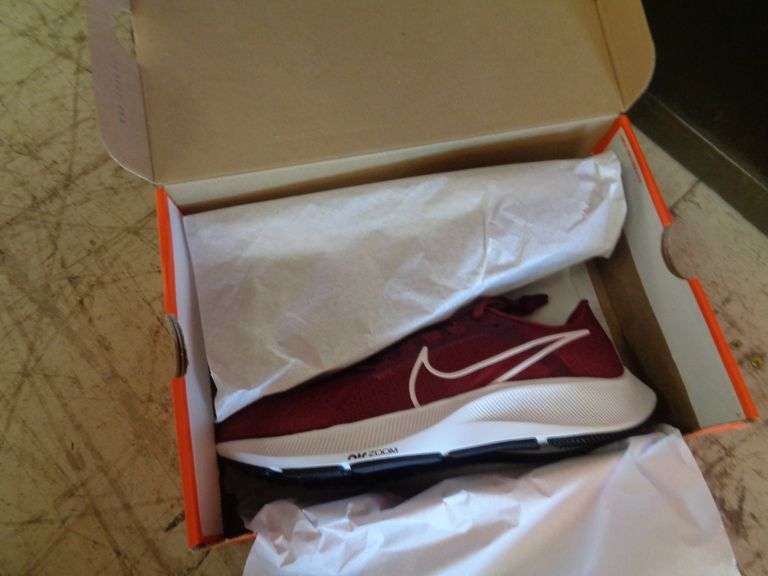 1 -WOMENS NIKE SHOES SIZE 11.5