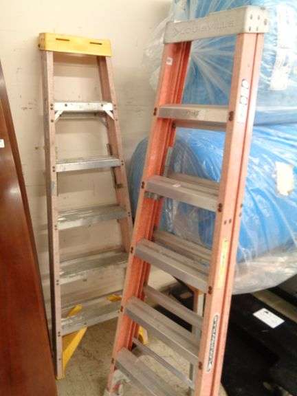 2 -STEP LADDER