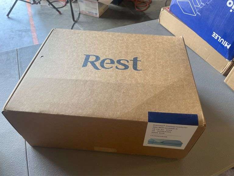 REST Evercool Cooling Comforter, Good Housekeeping Award Winner for Hot Sleepers, All-Season Lightweight Blanket to Quickly Cool Down While Stay Warm