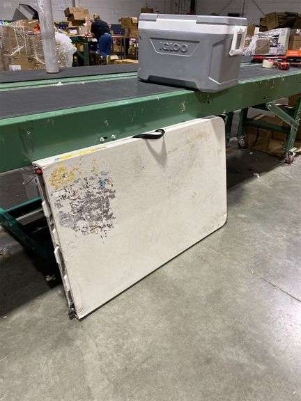 8 ft folding table