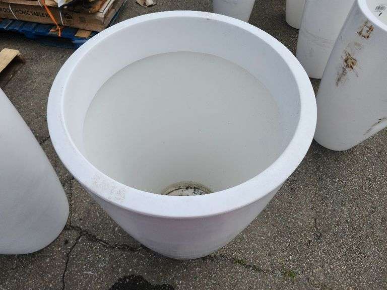 Rain Forest 43 in. Tall White Verona Plastic Planter