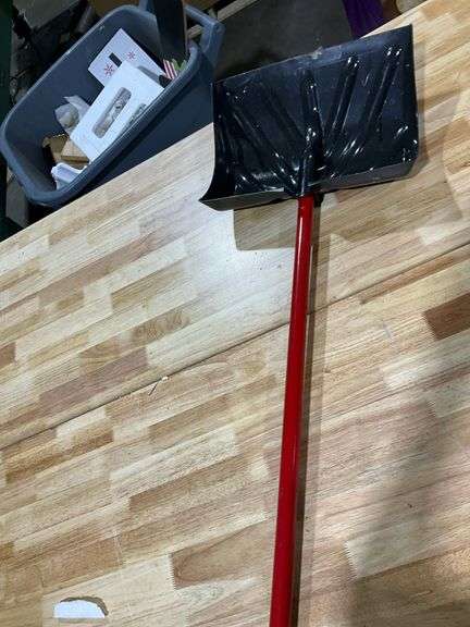 (2) True Temper 16-in Poly Snow Shovel with 36-in Steel Handle