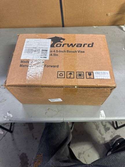 Forward CR40A 4.5 Inch Bench Vise Heavy Duty Vice with Anvil and 210 Degrees Swivel Base (4 1/2")