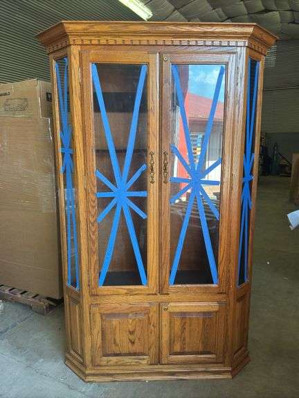 Very Nice Oak 12 Gun Cabinet with Key