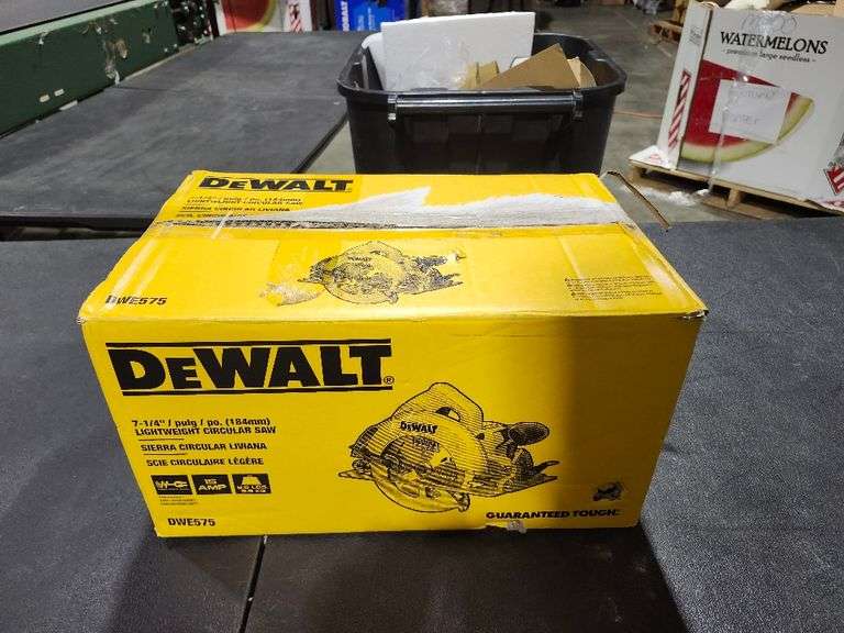 DEWALT 7-1/4-Inch Circular Saw, Lightweight, Corded (DWE575)