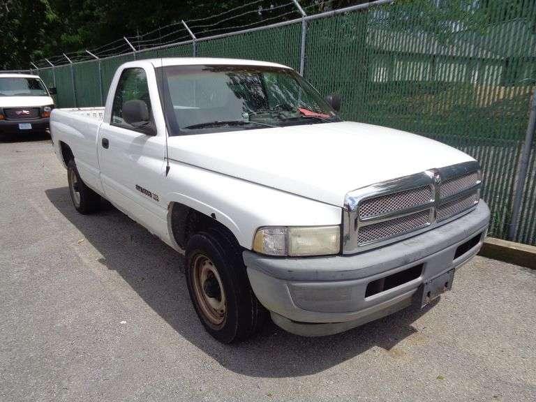 1 -2001 DODGE PICKUP MILEAGE 69,146 (bad battery)VIN# 1B7HC16X21SS94459