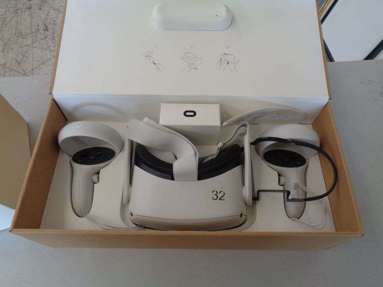 1 -VR HEADSET AND CONTROLLERS