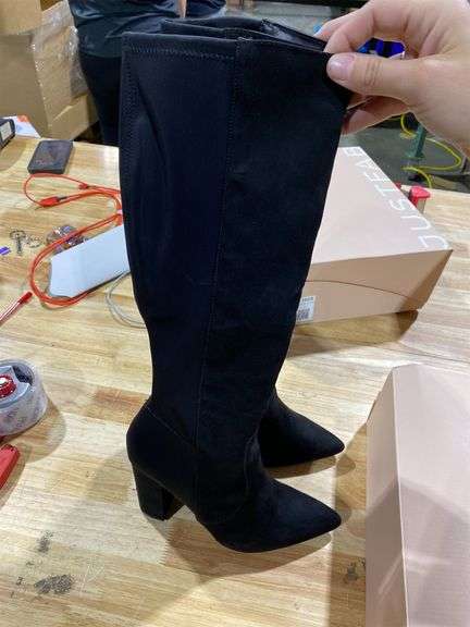 Boots size 9.5 women s