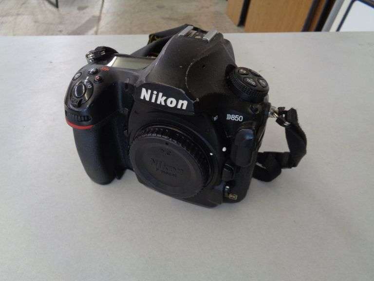 1 -NIKON CAMERA BODY D850
