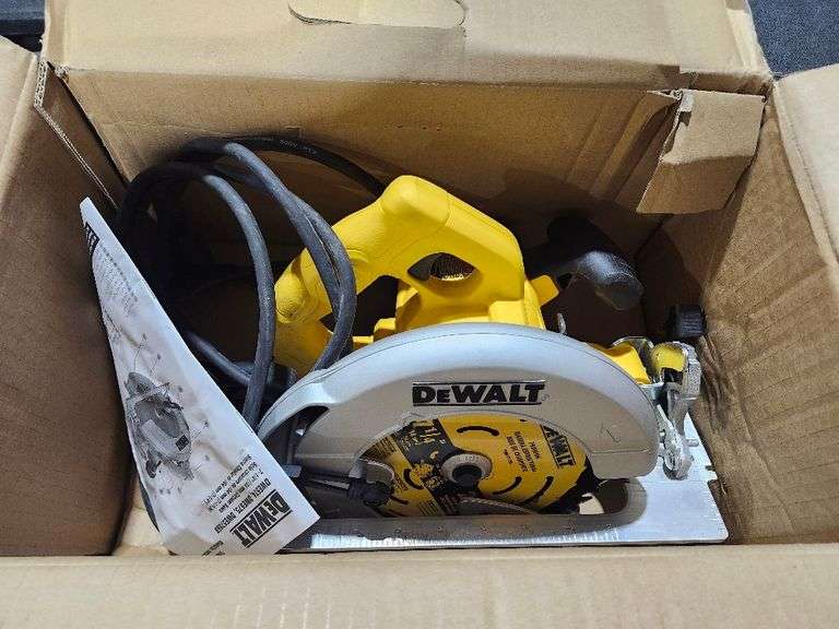 DEWALT 7-1/4-Inch Circular Saw, Lightweight, Corded (DWE575)
