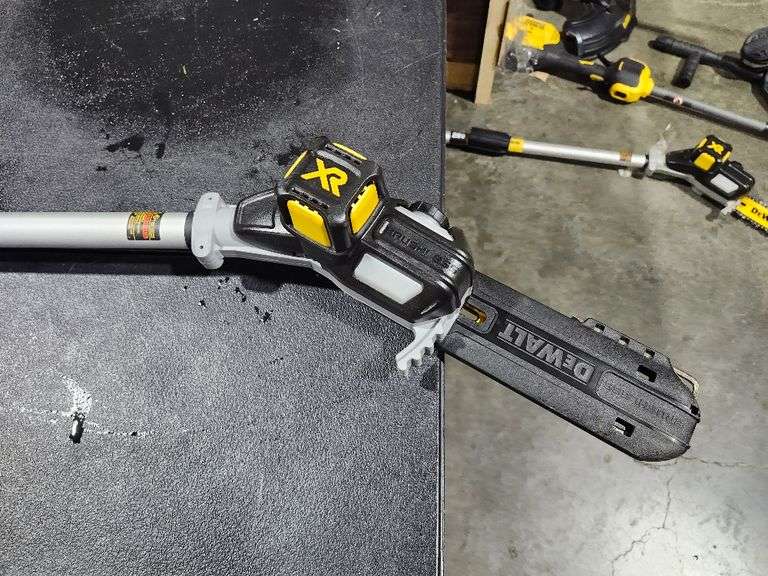 DEWALT20V MAX Cordless Lithium-Ion Pole Saw
