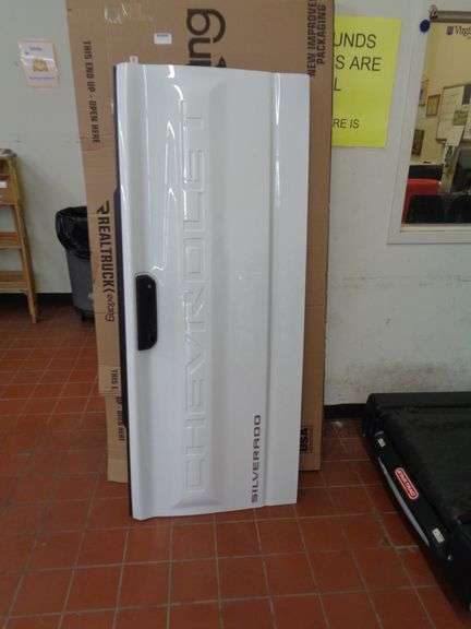 1 -CHEVROLET TRUCK TAIL GATE