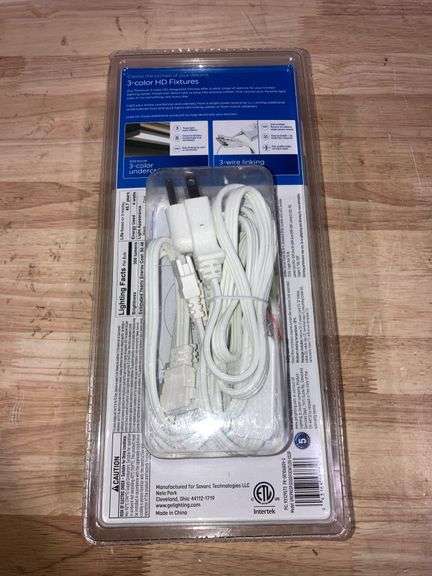 GE Color Select Undercabinet 3-Pack 3.1-in Hardwired/plug-in LED Under Cabinet Light Bar Light