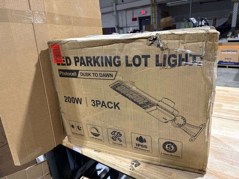 YXL LED Parking Lot Light, 200W LED Shoebox Light with Dusk to Dawn Photocell,28000LM 5000K Daylight Arm Mount, IP65 Waterproof, LED Area Light for Pa