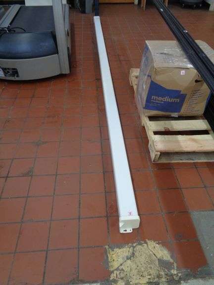 1 -BRETFORD PROJECTOR SCREEN
