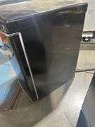3.2 cu. Ft. 110V Frost Free Retro Mini Refrigerator Convertible Freezer in Black