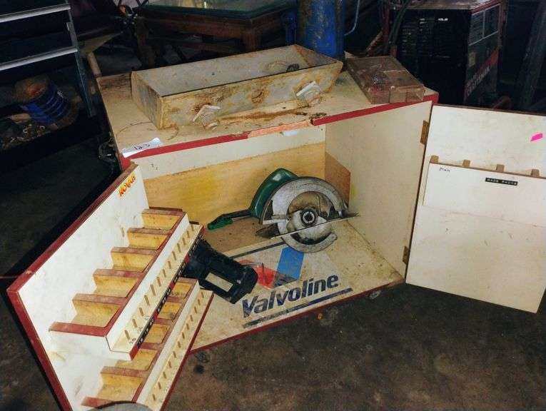 Tool cabinet