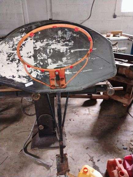 Basketball goal