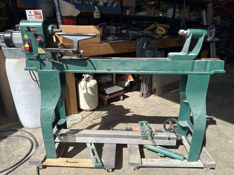 Grizzly Lathe