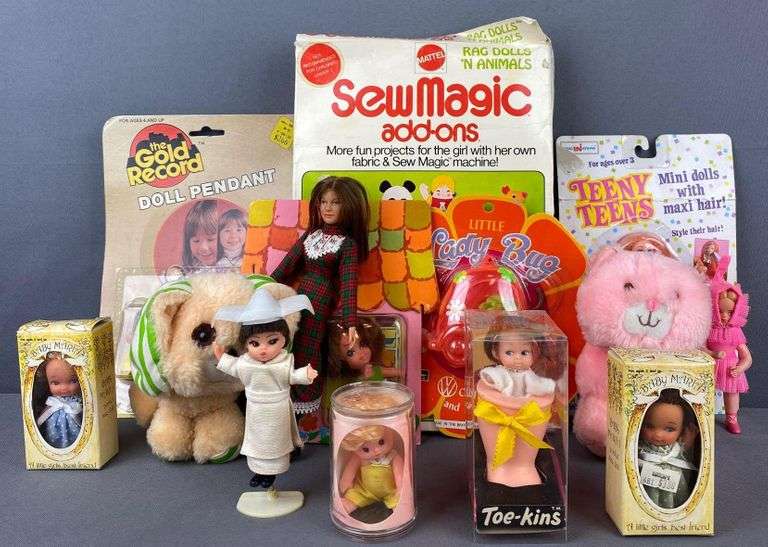 Group of assorted dolls, plush, and more - Matthew Bullock Auctioneers