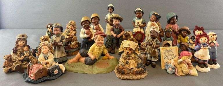 Group of 24 assorted figurines - Matthew Bullock Auctioneers
