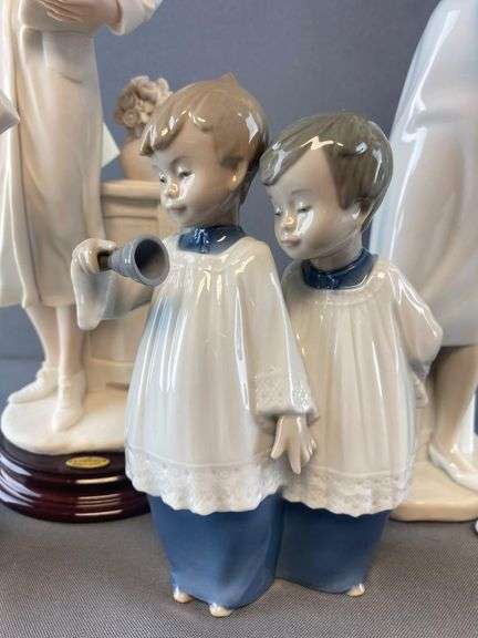 Group of 5 figurines - Matthew Bullock Auctioneers